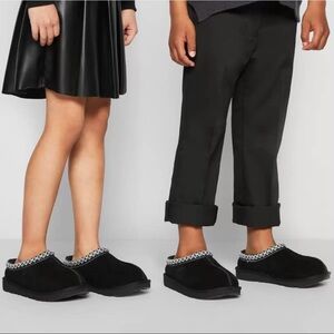 UGG Big kids Tasman Slippers Black